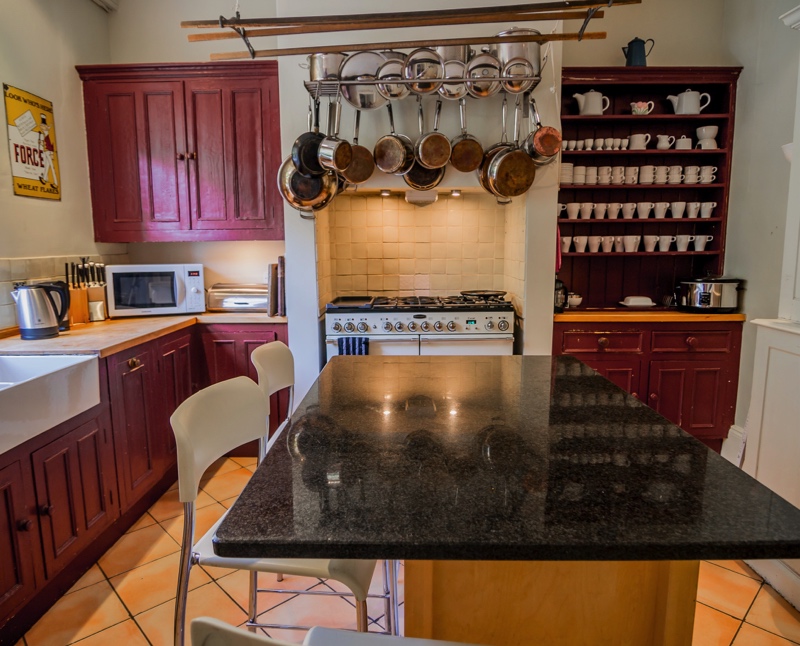 Breakfast bar and kitchen